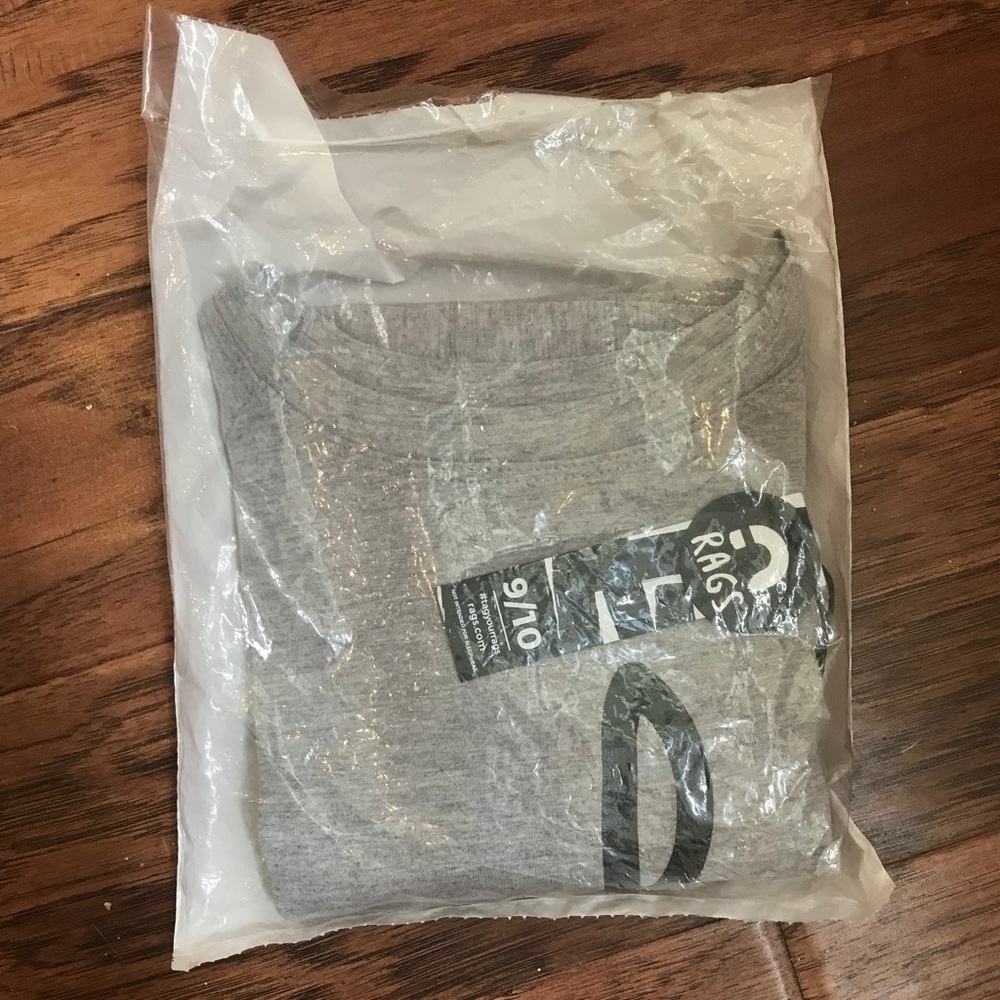 RAGS T-shirt size 9/10 Classic Duh